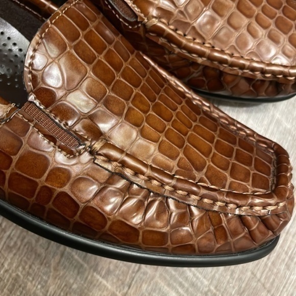 SAS Simplify brown leather embossed croc pattern slip on loafer size 8 - Picture 8 of 8